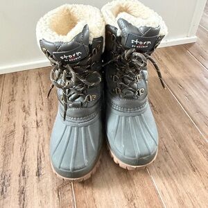 Storm by Cougar Quilted Insulated Winter Boots in Grey with Cream Fleece